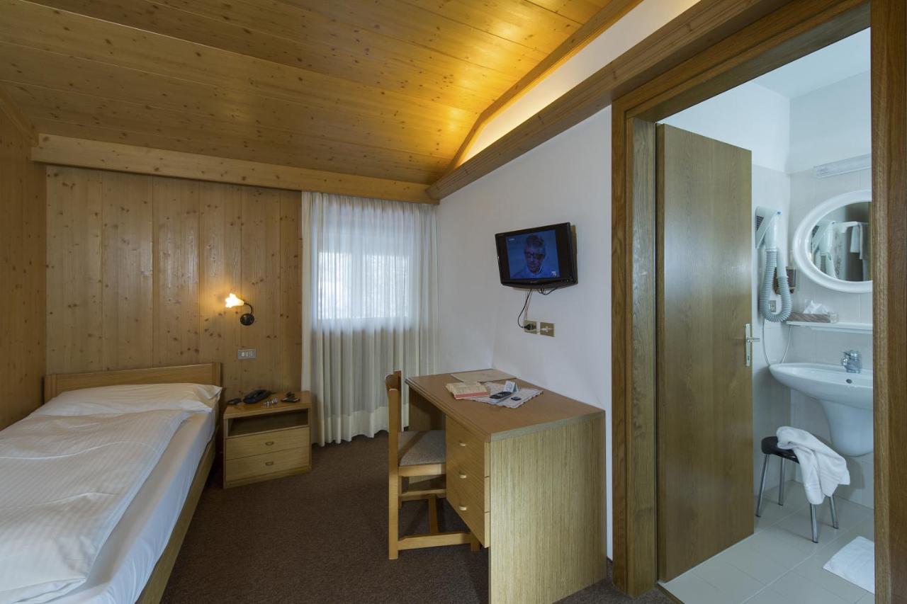 Hotel Gran Mugon Vigo di Fassa Room photo