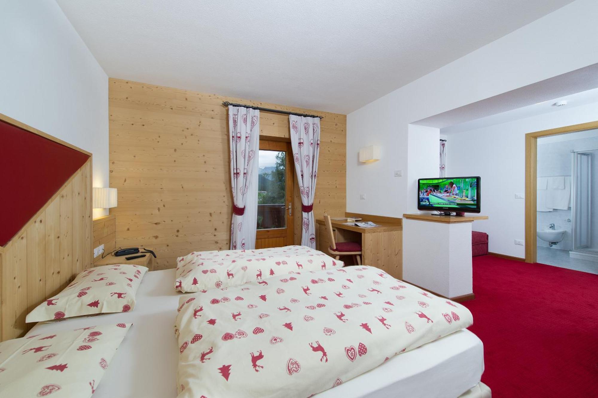 Hotel Gran Mugon Vigo di Fassa Room photo